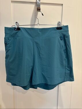 Athleta Brooklyn women’s shorts in borealis green size 12